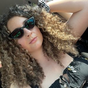 Meet your Posher, Aurora